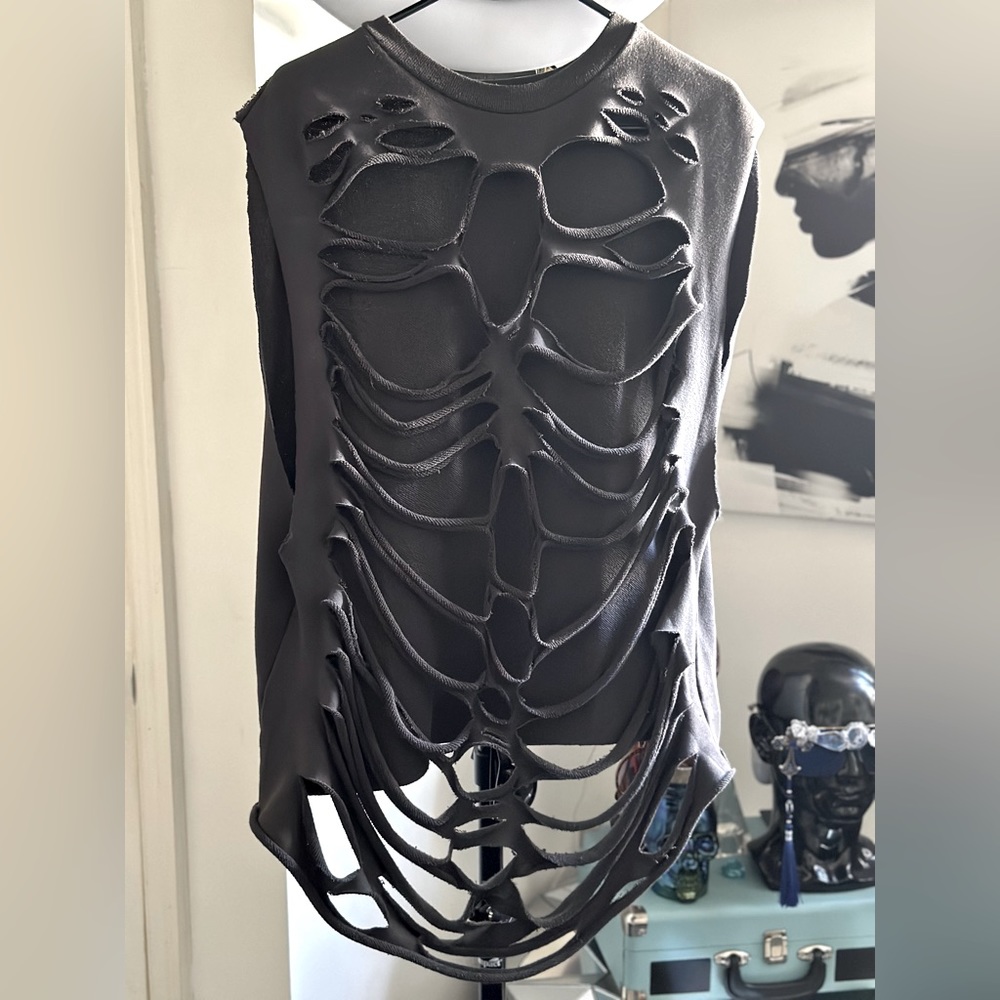 Men’s cut out sweater